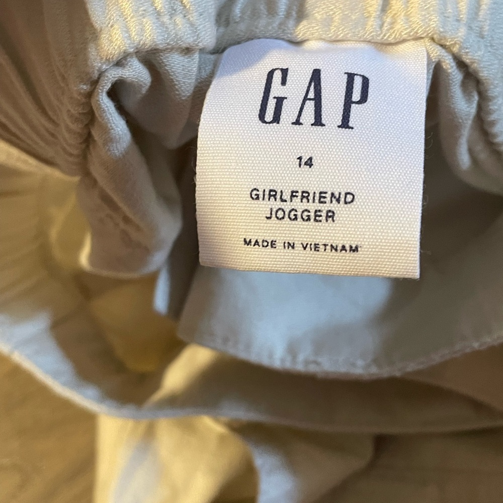 GAP GIRLFRIEND JOGGER SIZE 14 LIGHT BROWN. Good for interview or kickin around!